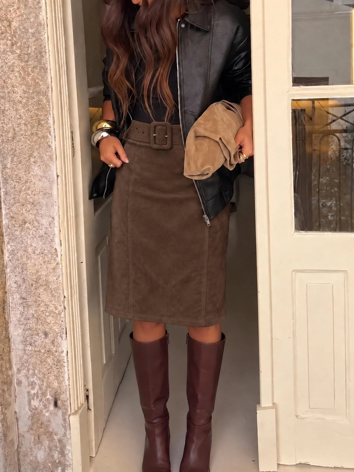 Lara – Falda Midi de Gamuza Sintética con Cinturón